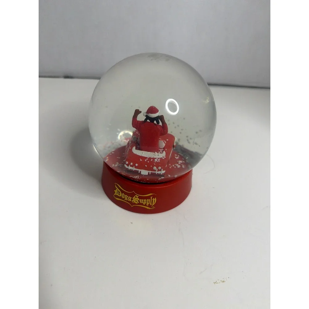 Snoop Dogg Snoop on the Stoop Snow Globe Dogg Supply Santa Red‎ Convertible Car
